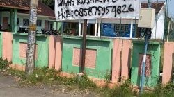 Jalan Desa Batursari Tergenang Bertahun-tahun, Warga Sindir Pemdes Lewat Aksi dan Banner