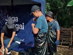 Pelari Ultramaraton Asal Prancis Bersihkan Sungai di Grobogan, Libatkan Siswa dan Warga Desa