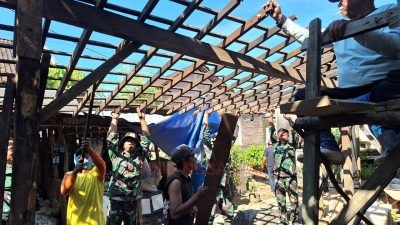Gotong Royong Naikkan Empyak, Rumah Ibu Sarmini Capai 85 Persen