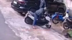 Beli Seblak, Uang Rp300 Juta Raib Digondol Maling! Kaca Mobil Dipecah, Pelaku Kabur Naik NMAX