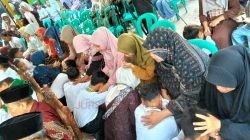 Tangis Haru Dalam Momen Sungkeman Pelepasan 17 Siswa SD 1 Papringan