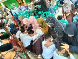 Tangis Haru Dalam Momen Sungkeman Pelepasan 17 Siswa SD 1 Papringan