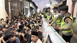 Ribuan Warga Mengantre Nasi Buka Luwur Kangjeng Sunan Kudus, Boleh Ambil Lebih Dari Satu Asalkan…