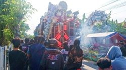 Ribuan Doa Menggema, Haul Mbah Lo Kembali Satukan Warga Karangrowo dalam Kirab Budaya yang Penuh Makna