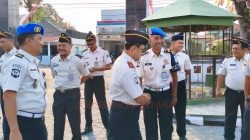 Apresiasi Kinerja dan Tegakkan Disiplin, Kalapas Pati Beri Penghargaan Pegawai Teladan Sekaligus Cek Atribut Dinas