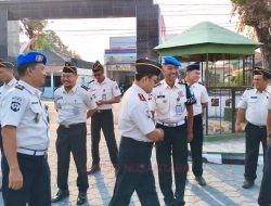 Apresiasi Kinerja dan Tegakkan Disiplin, Kalapas Pati Beri Penghargaan Pegawai Teladan Sekaligus Cek Atribut Dinas