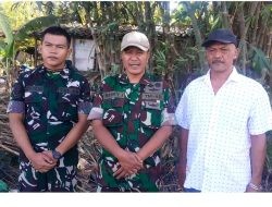Yon TP 452 Satria Ageng Selo Gelar Kerja Bakti Bersihkan Lapangan Desa Sambung Sambut HUT ke-81 RI