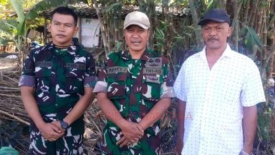 Yon TP 452 Satria Ageng Selo Gelar Kerja Bakti Bersihkan Lapangan Desa Sambung Sambut HUT ke-81 RI