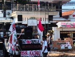 Hari Pertama Aksi di Kejari Pati, AMPB Usung Jargon “Pati Ora Sepele”, Demo Direncanakan Berlangsung Lima Hari