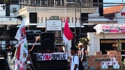 Hari Pertama Aksi di Kejari Pati, AMPB Usung Jargon “Pati Ora Sepele”, Demo Direncanakan Berlangsung Lima Hari