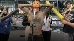 Jurnalis dan Pers Mahasiswa Gelar Aksi di Kantor Gubernur Jateng, Desak Presiden Minta Maaf atas Istilah “Londo Ireng”